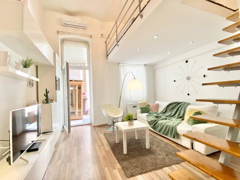 Stay Cool! Apartment With Sauna And Private Garden ブダペスト エクステリア 写真